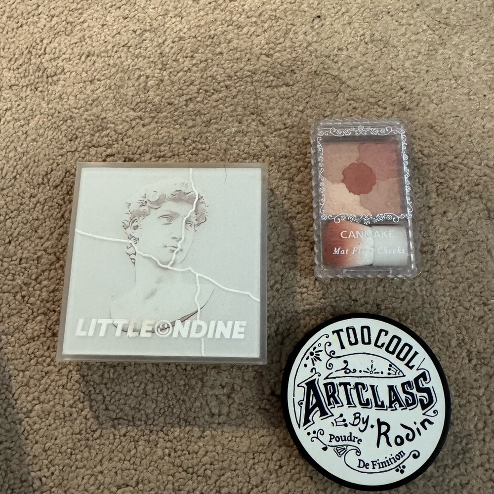 White and Black Bronzer & Contour Makeup Set